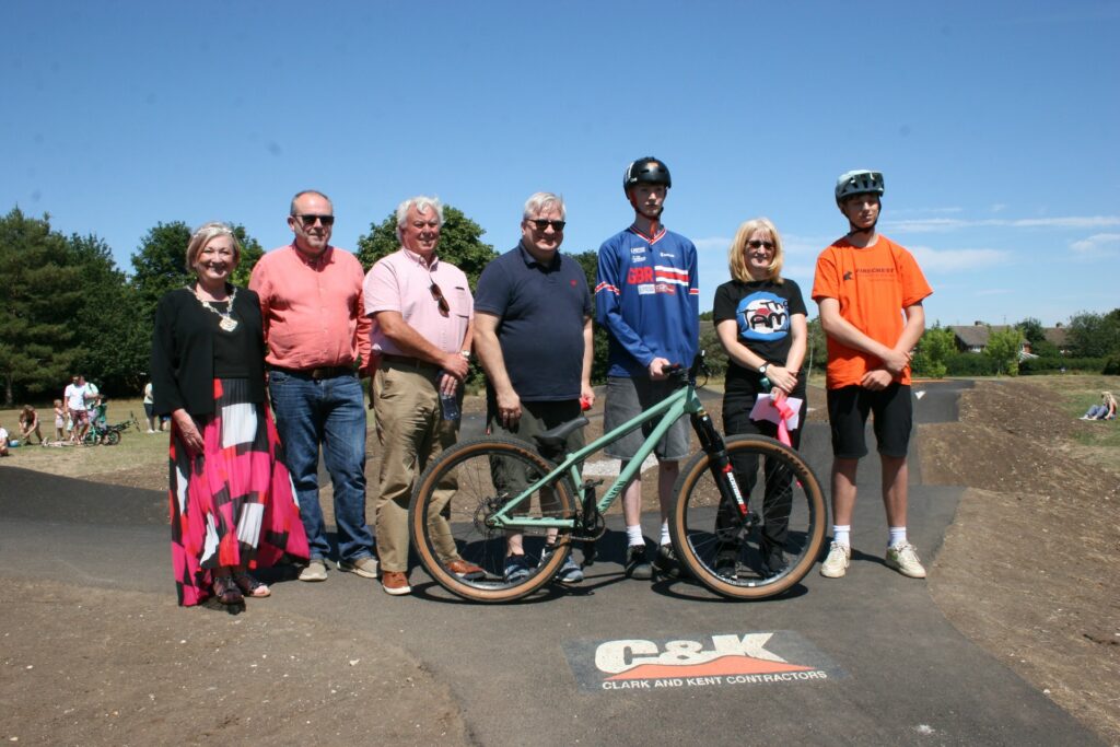 Robin Walker (TCF Chair) with members of the Bedgrove Residents & Community Association and local community